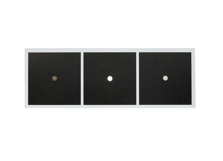 visuel d'un tableau rectangulaire en aluminium dibond, fond noir, cadre blanc avec 3 aimants pour poser des photos