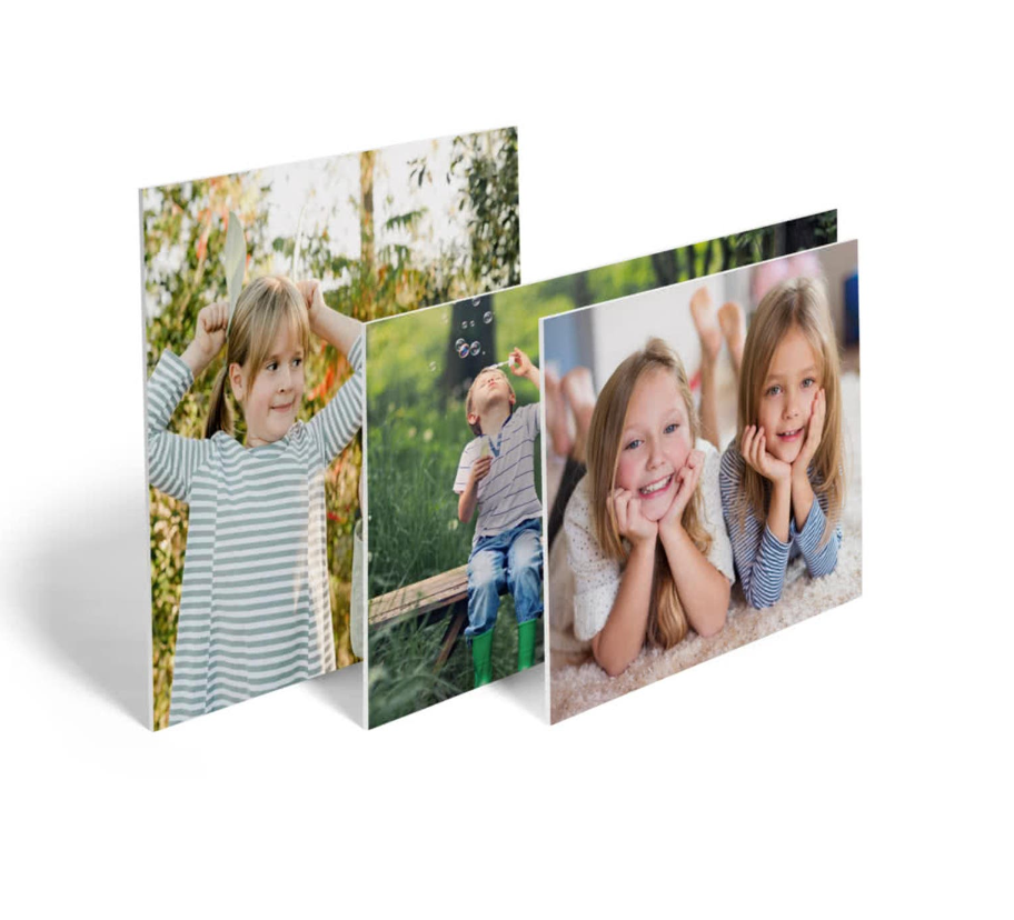 photos d'enfants contres collées sur 3 support en forex de formats différents
